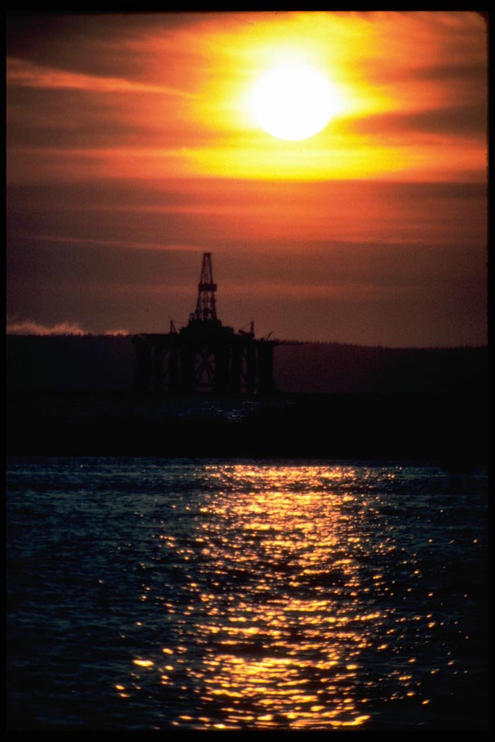 001048 Sun In Red Clouds Over Oil Rig A4 Photo Print