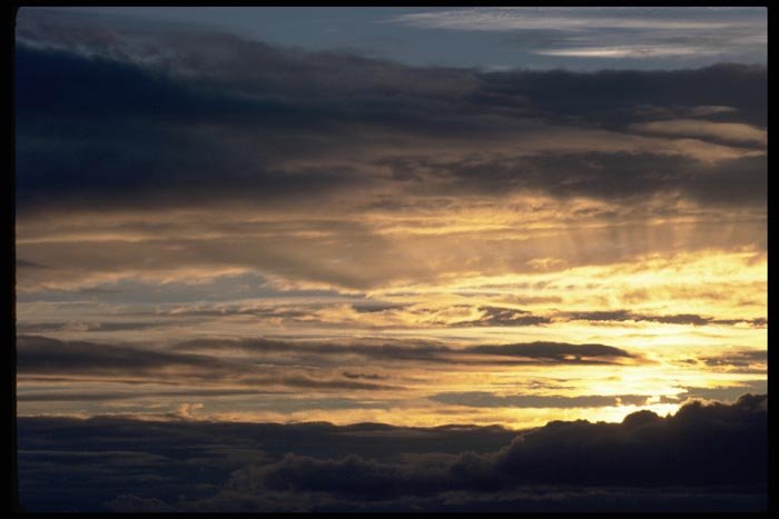001069 Rayed Sunset At Altitude A4 Photo Print