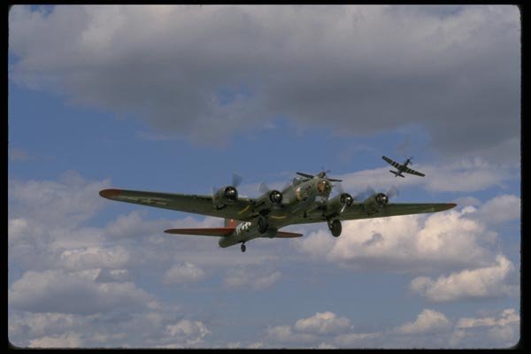 003087 B17, Front Right Angle A4 Photo Print