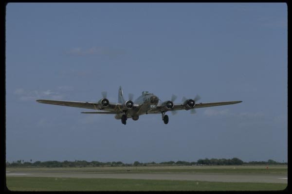 003092 B17, Landing A4 Photo Print