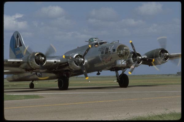 003094 B17, Two Engines Revving A4 Photo Print