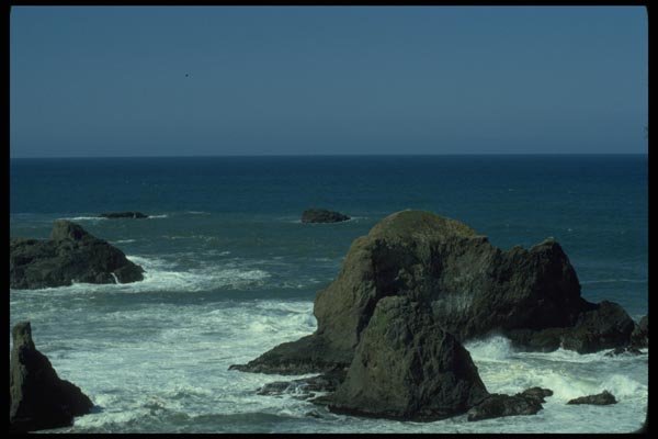 005005 Clear Horizon Over Rocks Near Shore A4 Photo Print
