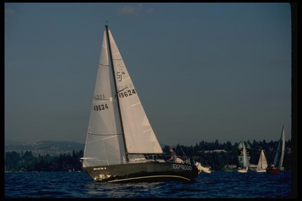 007040 Sloop Sailing Under Clear Sky A4 Photo Print