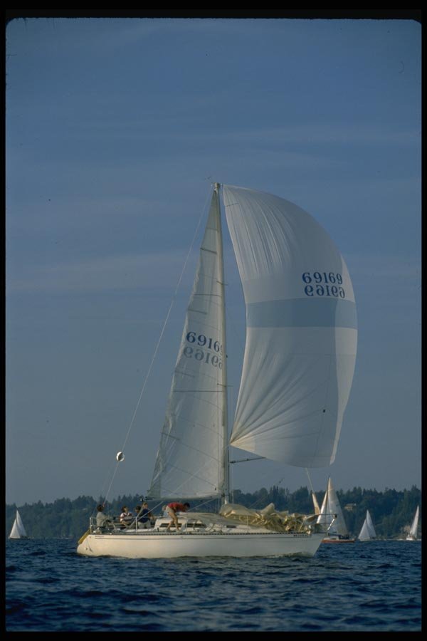 007079 Sloop With White Spinnaker A4 Photo Print