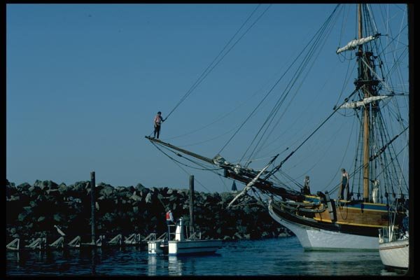 007090 Lady Washington, Man On Bowsprit A4 Photo Print