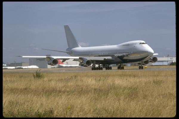010010 Boeing 747 Taxiing A4 Photo Print