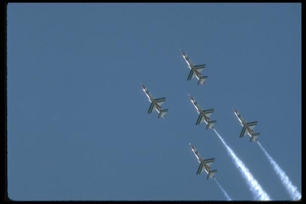 010057 Five Thunderbird T 38s In Formation A4 Photo Print