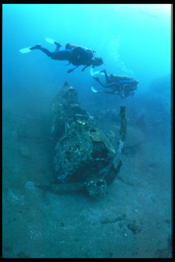 012054 Two Divers Viewing Sunken Plane A4 Photo Print