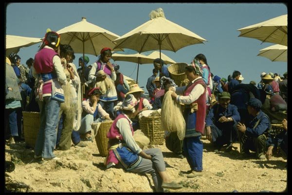 015009 Bai Women At Market, Dali, Yunnan A4 Photo Print