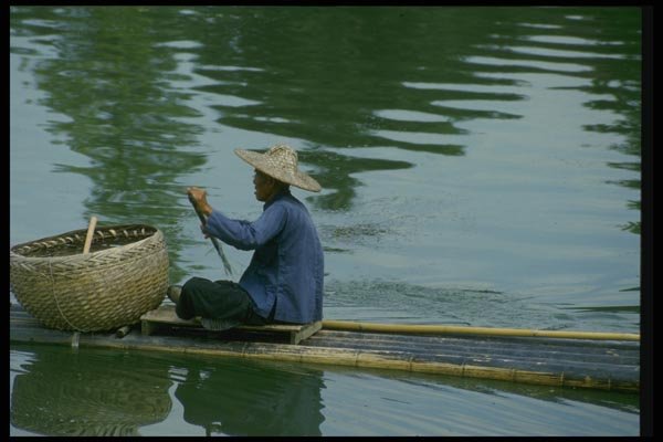 015020 Peasant On Bamboo Raft, Xijiang River, Guangxi A4 Photo Print