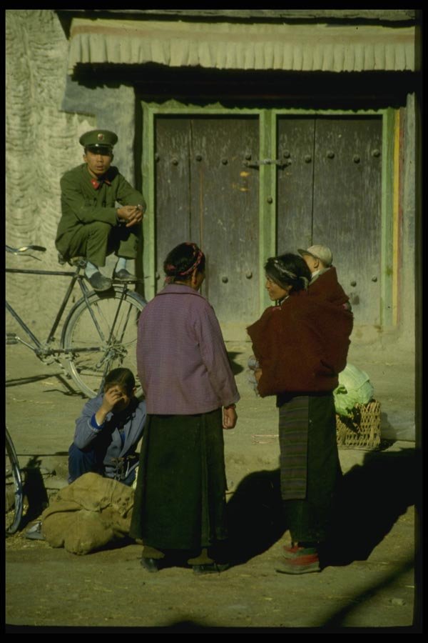 015027 Chinese Soldier And Tibetan Women, Gyantse, Tibet A4 Photo Print