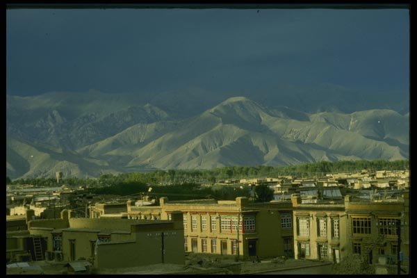 015028 Town Buildings, Shigatse, Tibet A4 Photo Print