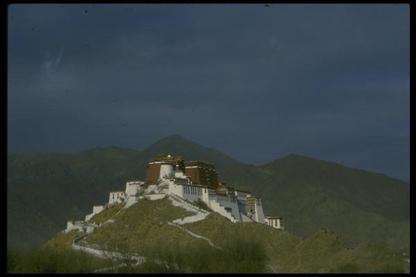 015070 Potala, Lhasa, Tibet A4 Photo Print