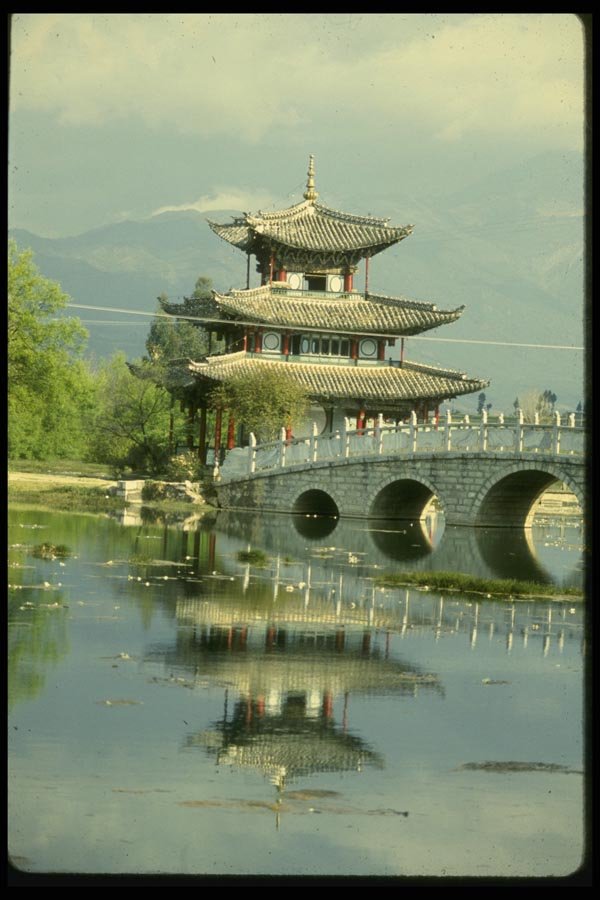 015083 Buddhist Pagoda, Lijiang, Yunnan A4 Photo Print