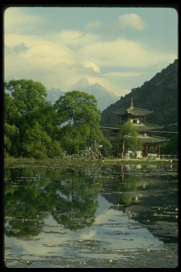 015098 Buddhist Pagoda, Lijiang, Yunnan A4 Photo Print