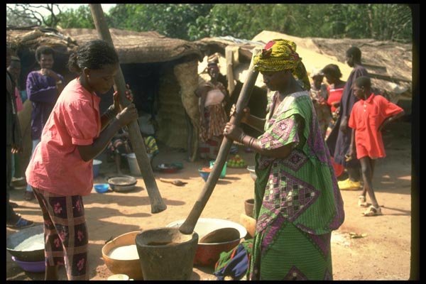 016026 Touarek Village Woman Grinding Grain A4 Photo Print