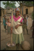 016027 Touarek Woman Grinding Grain A4 Photo Print