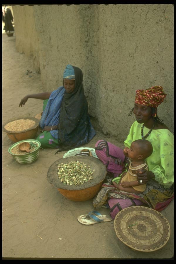 016038 Women Selling Sorghum, Kamonne Diambare A4 Photo Print