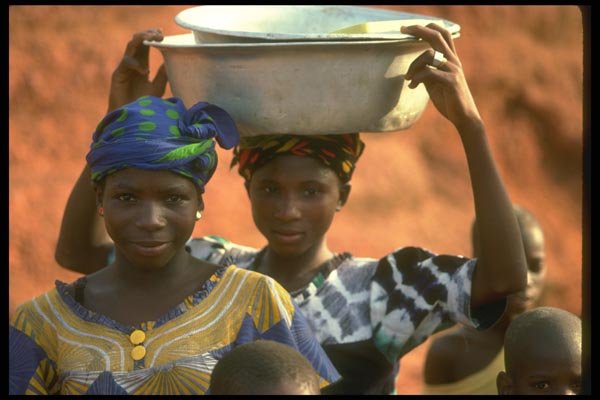 016047 Woman Carrying Basin, Bamako A4 Photo Print