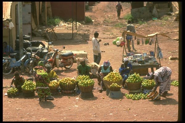 016099 Market Along Niger River A4 Photo Print