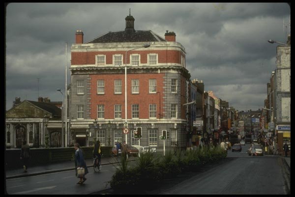 017092 Street Scene, Dublin A4 Photo Print