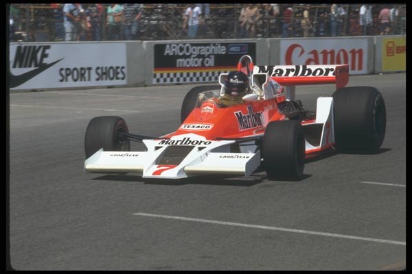 021011 Red And White Mclaren '7' A4 Photo Print