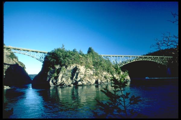 022078 Island Between Suspension Bridges A4 Photo Print