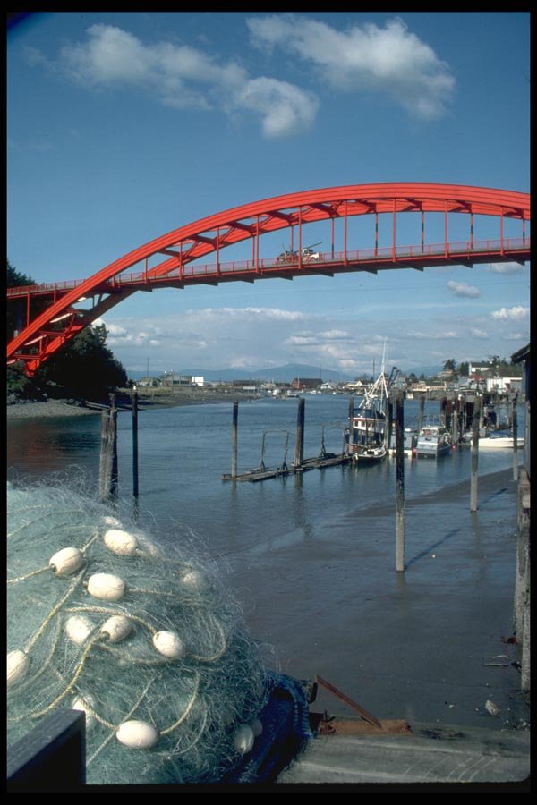 022088 Red Through Arched Bridge, Fishnet A4 Photo Print