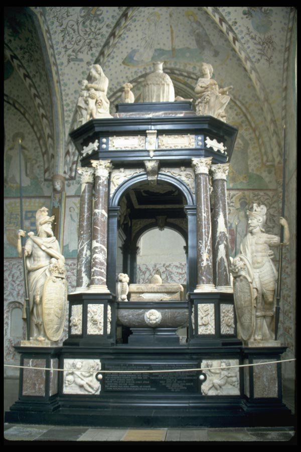 024014 Crypt With Statues A4 Photo Print