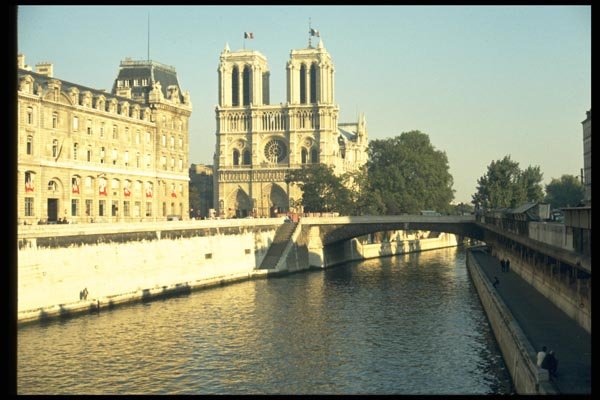024048 Notre Dame Front From River A4 Photo Print