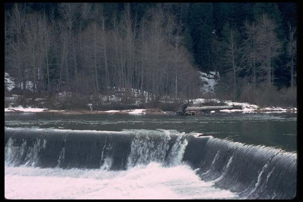 026049 Drop In River Level, Winter A4 Photo Print