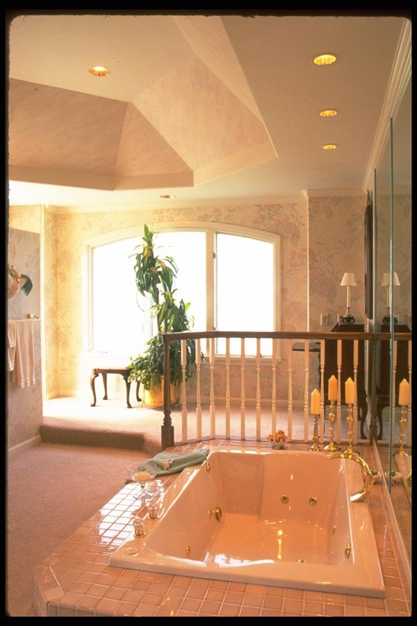031091 Pink Jacuzzi With Spindled Handrail A4 Photo Print