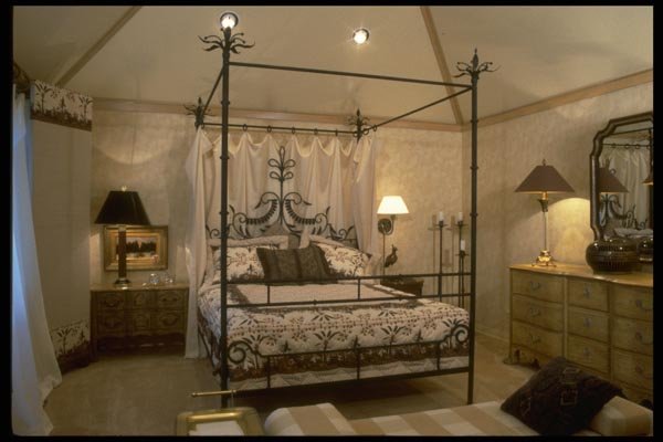 031099 Early American Bedroom, Iron Four Poster A4 Photo Print