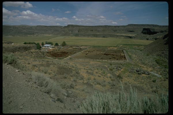 032049 Cattle Ranch Below The Mesas A4 Photo Print