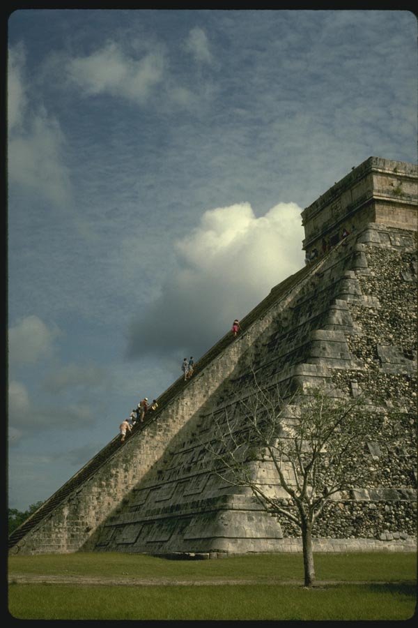 033041 Side View Of El Castillo A4 Photo Print