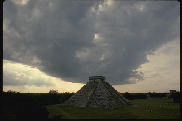 033047 El Castillo, Chichen Itza A4 Photo Print