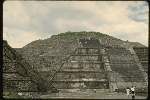 033065 Steps Leading To Pyramid Of Sun, Teotihuacan A4 Photo Print