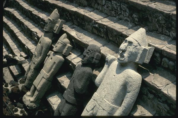 033072 Four Aztec Figures At Templo Mayor, Mexico City A4 Photo Print