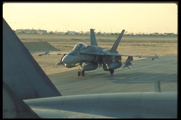 037007 F 18 Recovery Persian Gulf A4 Photo Print