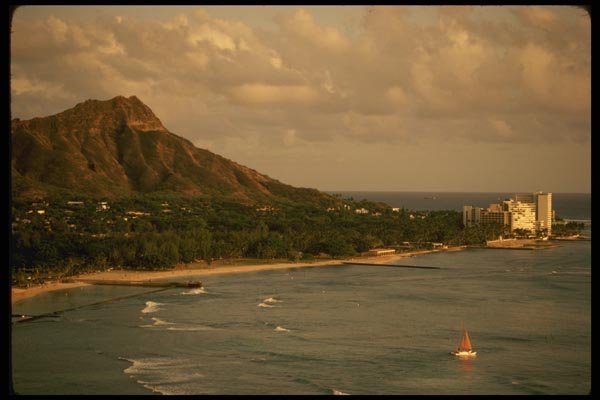 046040 Diamond Head Waikiki Beach, Oahu A4 Photo Print