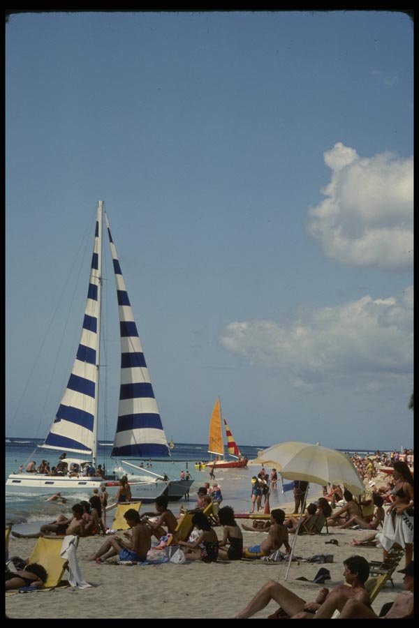 046047 Waikiki Beach Oahu A4 Photo Print
