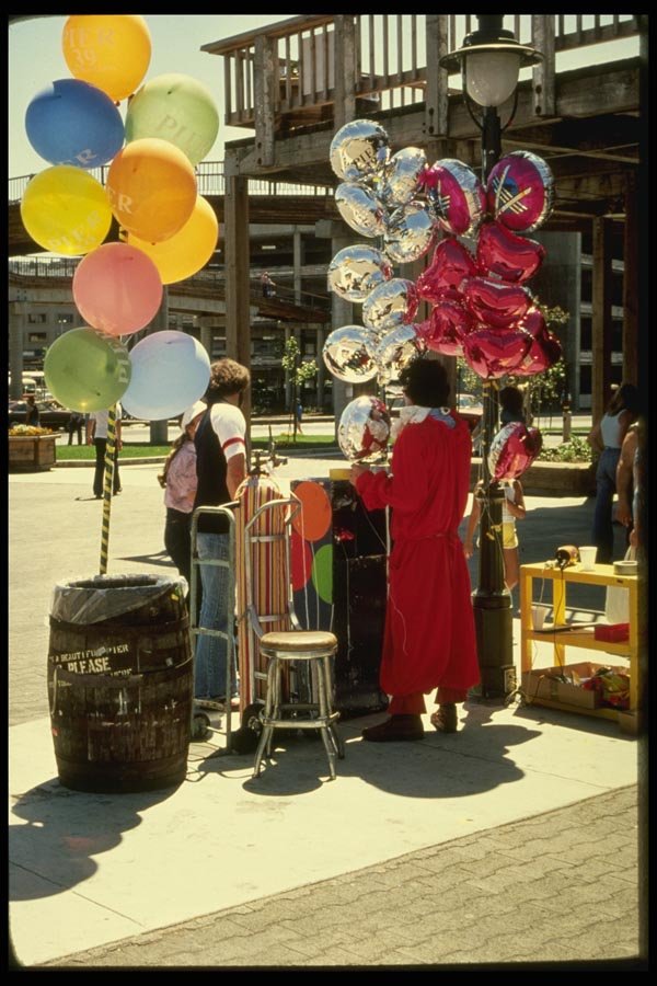 048023 Balloons For Sale Pier 39 A4 Photo Print