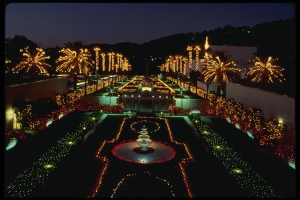 048031 Morman Temple At Christmas East Bay A4 Photo Print