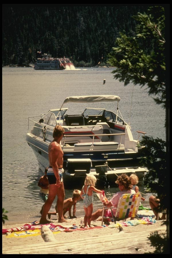 048053 Boat Picnic A4 Photo Print