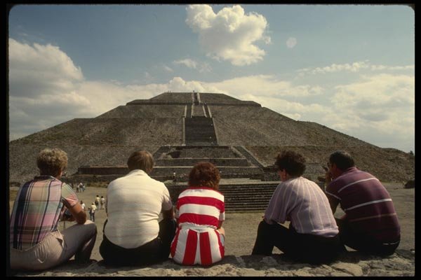 053090 People Viewing The Pyramid Of The Sun A4 Photo Print