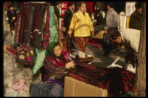 055023 Sidewalk Vendor A4 Photo Print