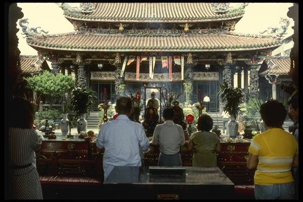 056036 Lung Shan Buddhist Temple Taipei, Taiwan A4 Photo Print