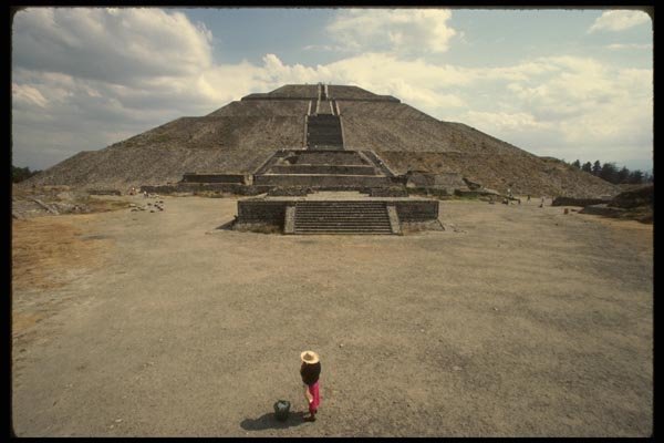 056077 Pyramid Of The Sun Teotihuacan, Mexico A4 Photo Print