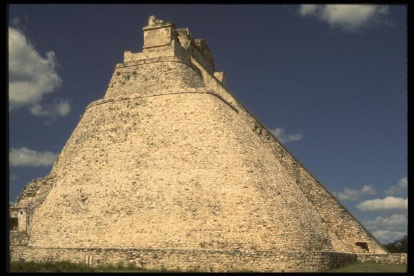 056079 Pyramid Of The Magician Uxmal, Mexico A4 Photo Print