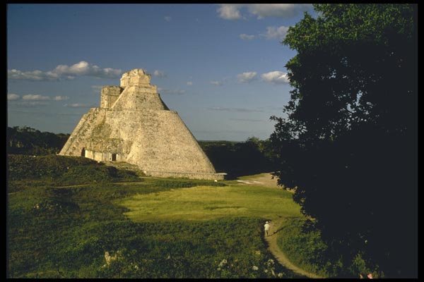 056080 Pyramid Of The Magician Uxmal, Mexico A4 Photo Print